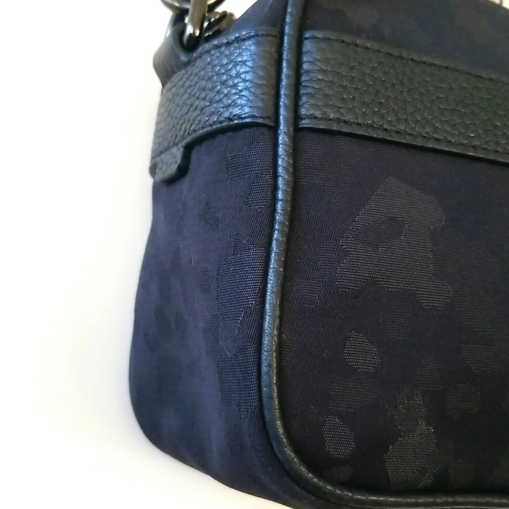 Lululemon Now & Always Crossbody, 3L in Fragment Camo Jacquard Black Dee…